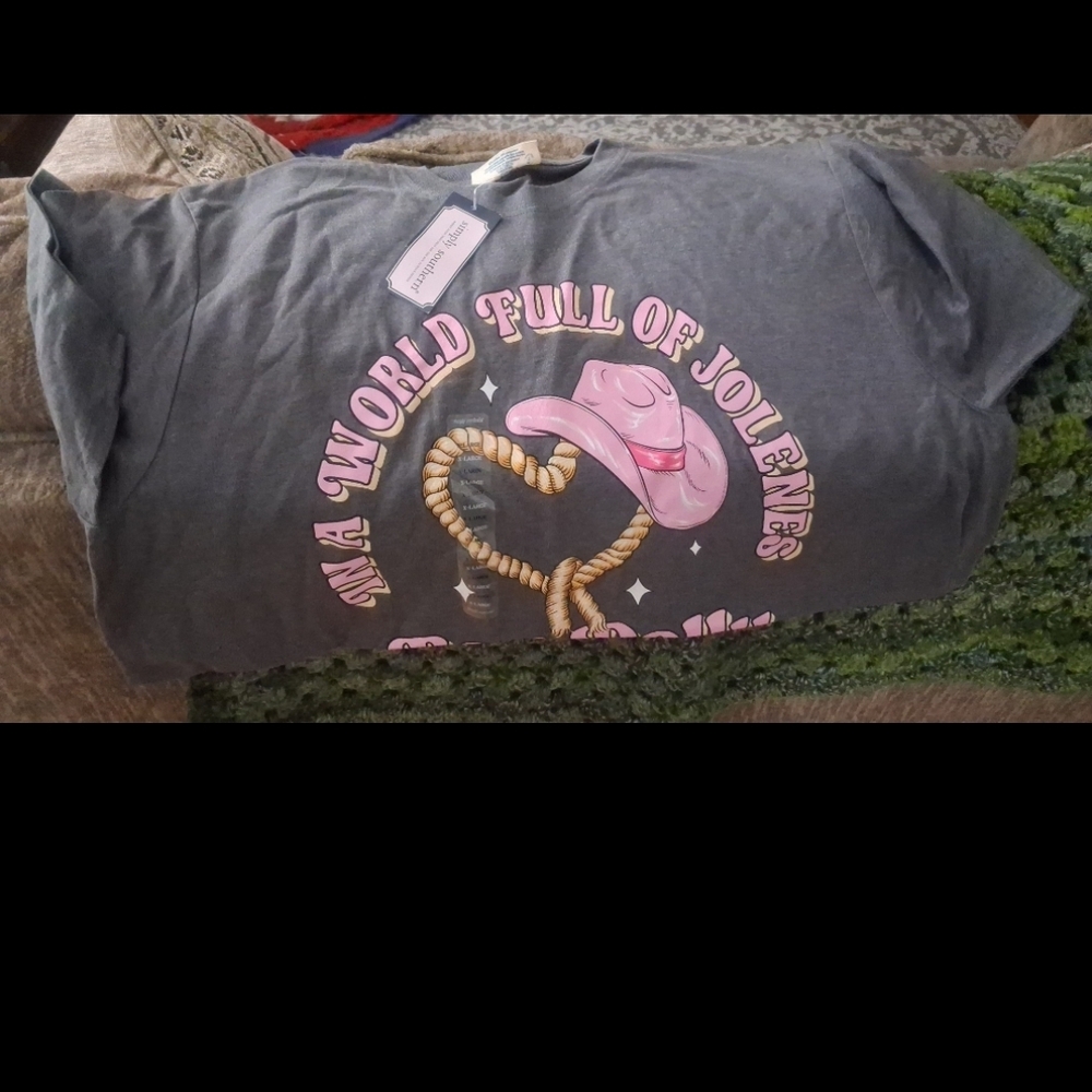 Gray Graphic Tee with Pink Hat Design